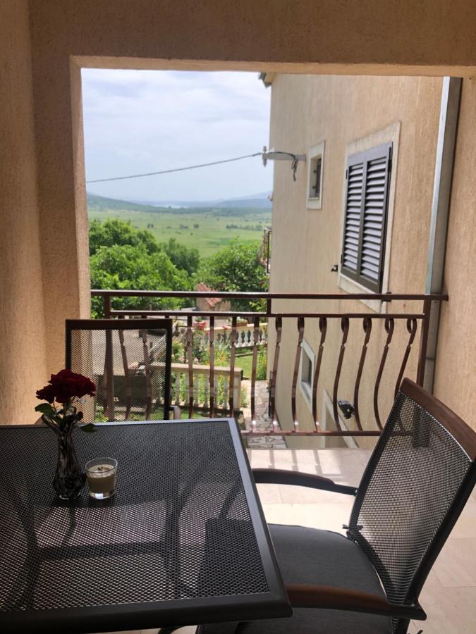 Apartman Ana Vrlika Екстер'єр фото