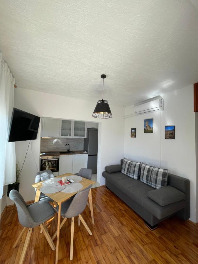 Apartman Ana Vrlika Екстер'єр фото