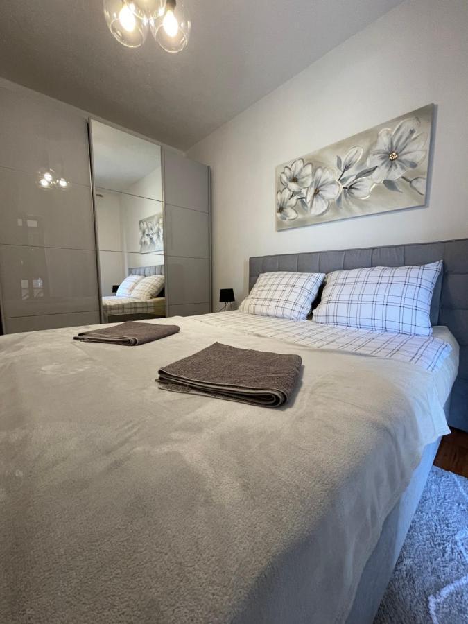 Apartman Ana Vrlika Екстер'єр фото