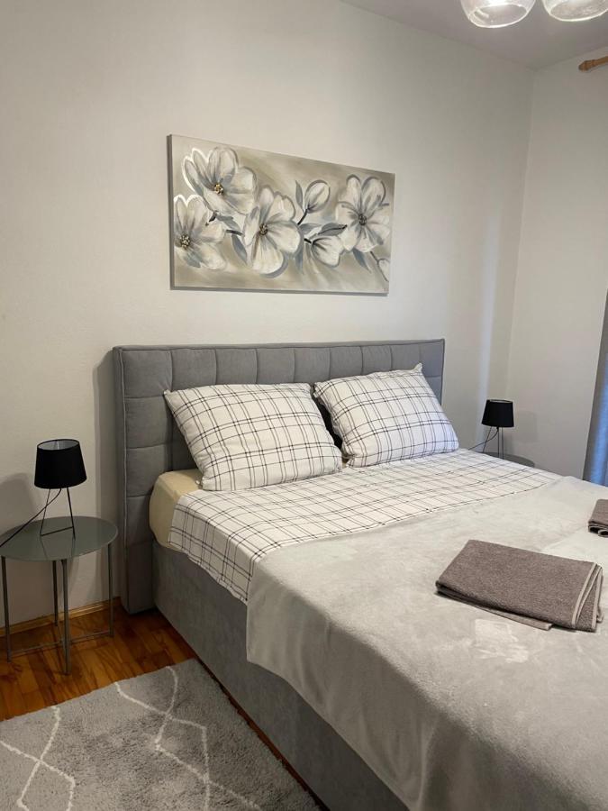 Apartman Ana Vrlika Екстер'єр фото