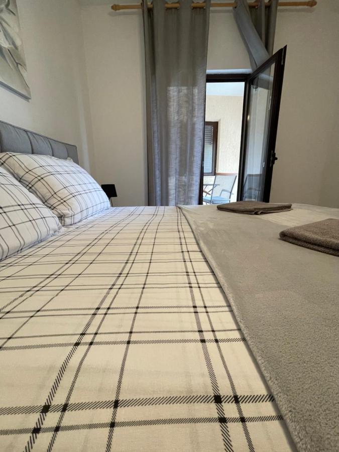 Apartman Ana Vrlika Екстер'єр фото
