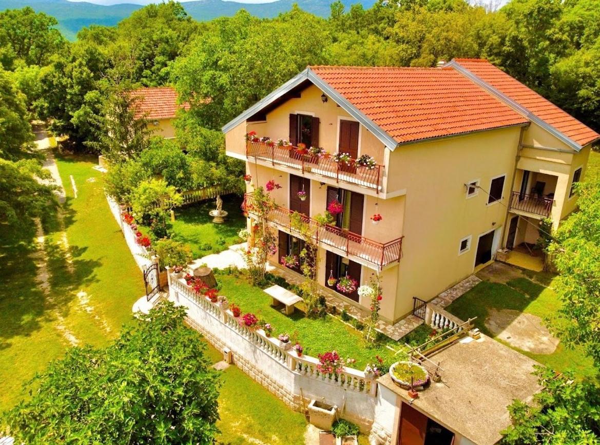 Apartman Ana Vrlika Екстер'єр фото